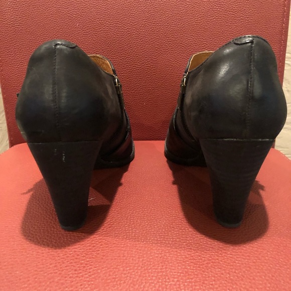 EUC CLARKS BLACK LEATHER BOOTIES - Picture 7 of 8